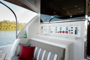 525 SUV - Cockpit Mezzanine