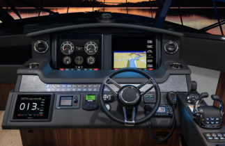 Riviera 5400 Sport Yacht - Helm