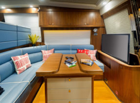 Belize 54 Sedan - Dinette