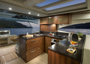 6000 Sport Yacht - Galley