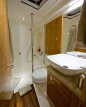 43' Open Flybridge - Master Ensuite