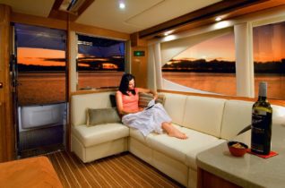 45' Open Flybridge - Salon