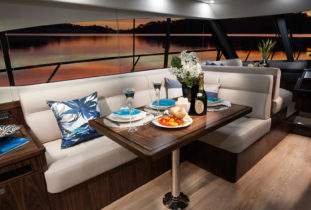 Riviera 5400 Sport Yacht - Salon Dining Area