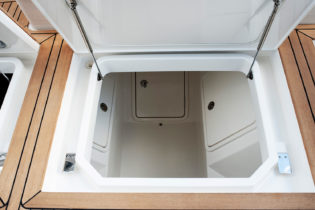 57 Enclosed Flybridge- Cockpit Centre Lazzarette