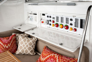 575 SUV - Cockpit Bilge Pump Controls / Lockable Controls / Battery Switches