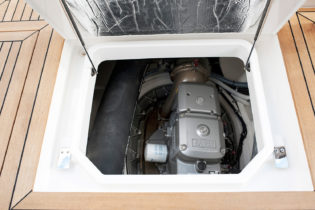 575 SUV - Cockpit Starboard Side Service Hatch