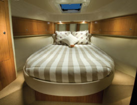 3600 Sport Yacht - Master Cabin