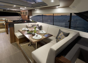 6000 Sport Yacht - Dining Area
