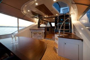 54' Daybridge - Cockpit