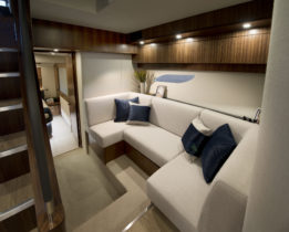 6000 Sport Yacht - Atrium Lounge