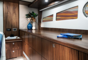 Riviera 5400 Sport Yacht - Master Stateroom