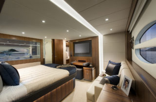 6000 Sport Yacht - Master Stateroom