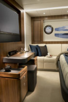 6000 Sport Yacht - Master Stateroom