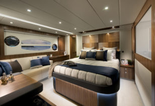 6000 Sport Yacht - Master Stateroom