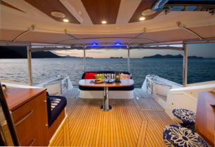 Belize 54 Sedan - Cockpit