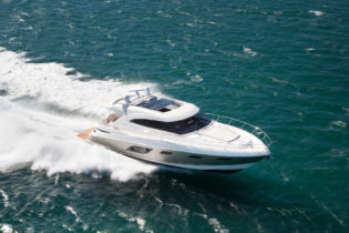 6000 Sport Yacht - Running