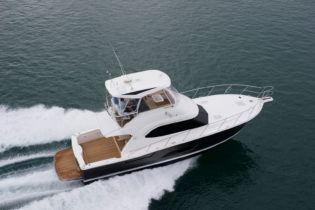 43' Open Flybridge - Running