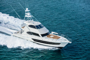 2 Riviera-77-Enclosed-Flybridge-Running-01