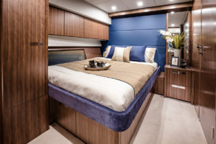 21 Riviera-77-Enclosed-Flybridge-Starboard-Stateroom
