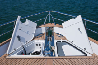 Belize 54 Sedan - Anchorwell