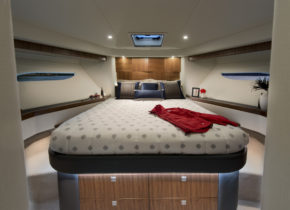 6000 Sport Yacht - Guest VIP Cabin