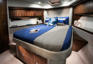 Riviera 5400 Sport Yacht - Guest Stateroom