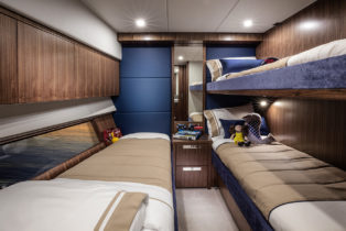 22 Riviera-77-Enclosed-Flybridge-Port-Stateroom