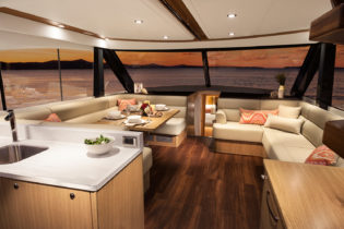 57 Enclosed Flybridge - Salon Interior