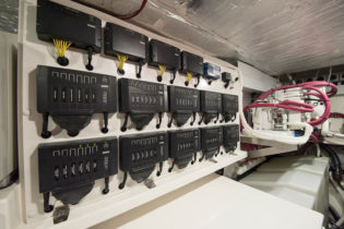 Riviera 5400 Sport Yacht - Engine Room Czone