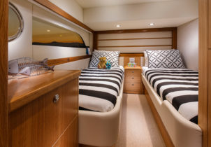 525 SUV - Starboard Cabin