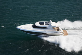 6000 Sport Yacht - Running