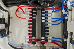 525 SUV - Engine Detail