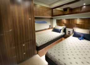 6000 Sport Yacht - Guest Cabin