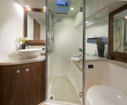 6000 Sport Yacht - VIP Ensuite
