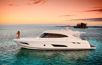 Riviera 5400 Sport Yacht - Anchored