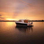 3600 Sport Yacht - Anchored