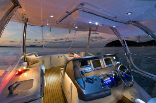 43' Open Flybridge - Helm
