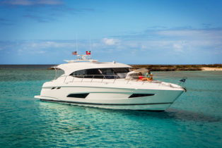 Riviera 5400 Sport Yacht - Anchored