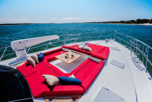 6 Riviera-77-Enclosed-Flybridge-Foredeck-03