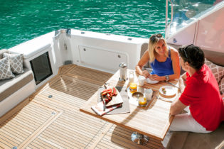 575 SUV - Mezzanine Table and Lounge