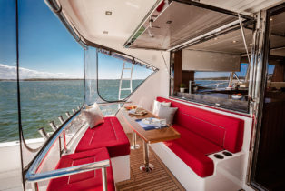 7 Riviera-77-Enclosed-Flybridge-Mezzanine