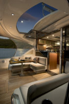 6000 Sport Yacht - Cockpit Seating