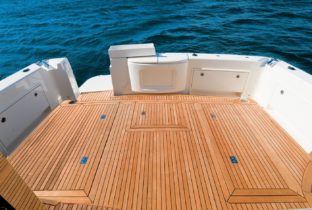 45' Open Flybridge - Cockpit