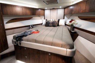 72' Sports Motor Yacht - Forward VIP Stateroom